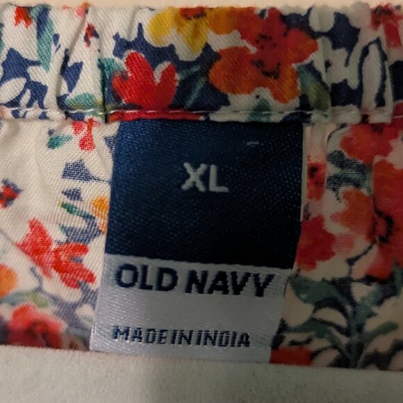 Old Navy floral dress with crew neck and back cutout - Picture 5 of 7